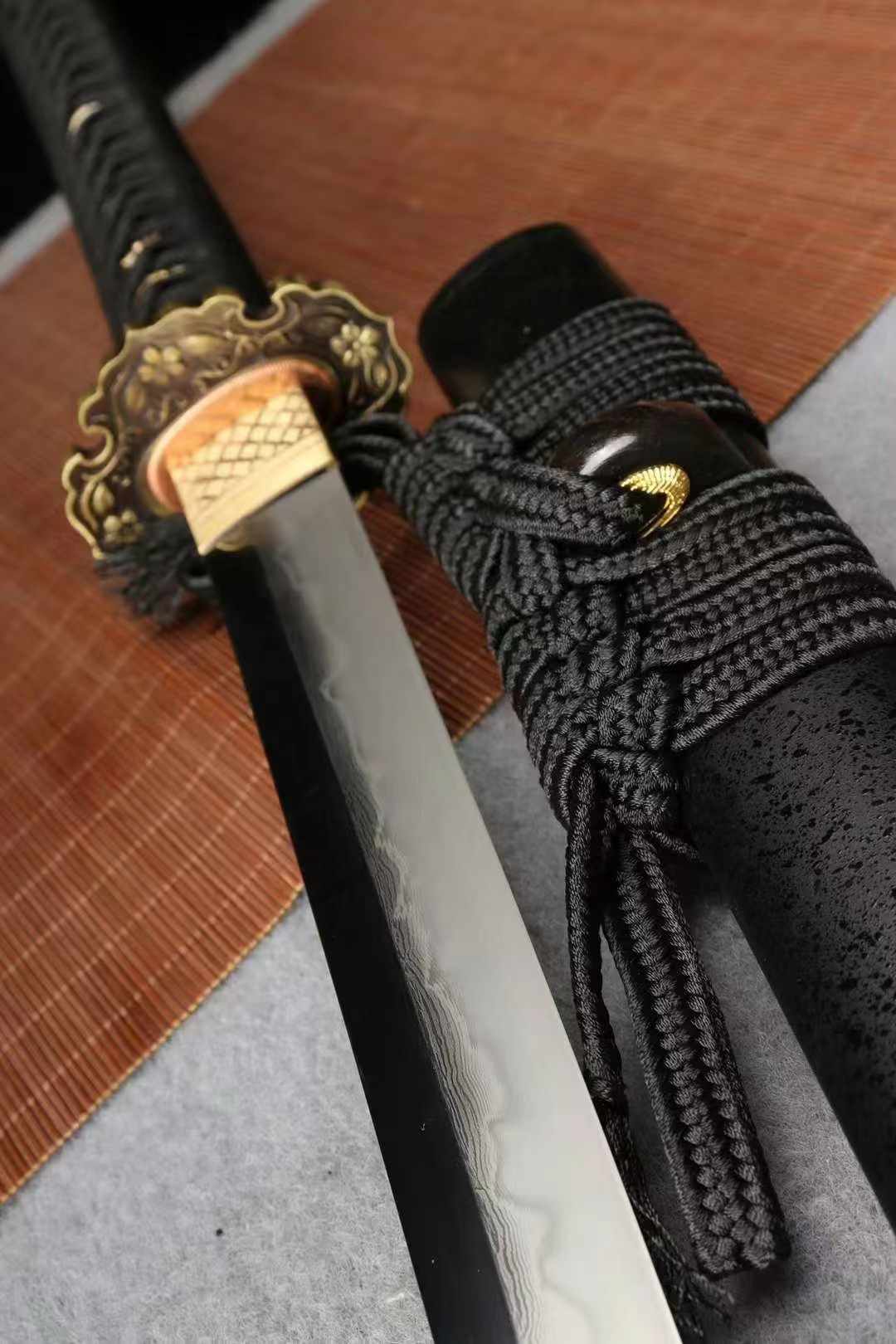 26-Inch Samurai Sword - Pearl Fish Skin Handle, Soil-Covered Blade, Tri-Color Grind